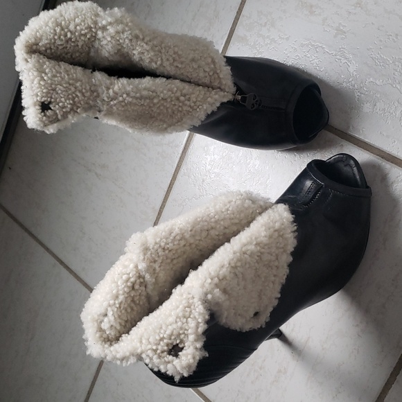 ALEXANDER MCQUEEN Faithful Shearling Ankle Boots...size 38... Black - Picture 6 of 8